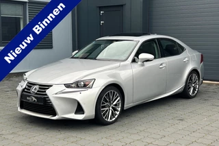 Lexus IS – thumbnail 1