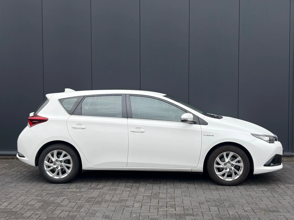 Toyota Auris – foto 2