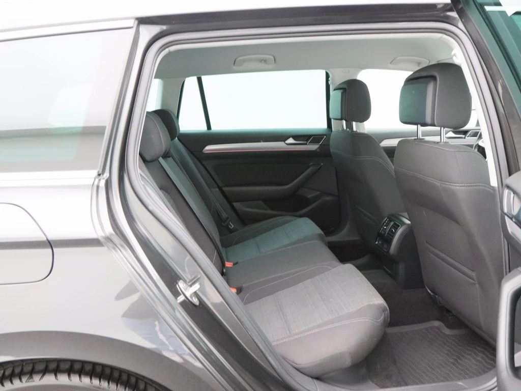 Volkswagen Passat – foto 36