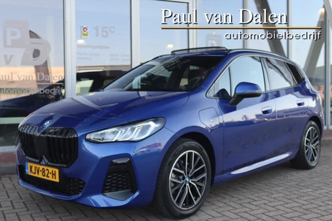 BMW 2-Serie Active Tourer (u06) 225e XDRIVE 245PK AUTOMAAT M-SPORT SHADOW LINE Panodak | Navi | Widescreen | Camera | Live Cockpit | 18 Inch Lm |