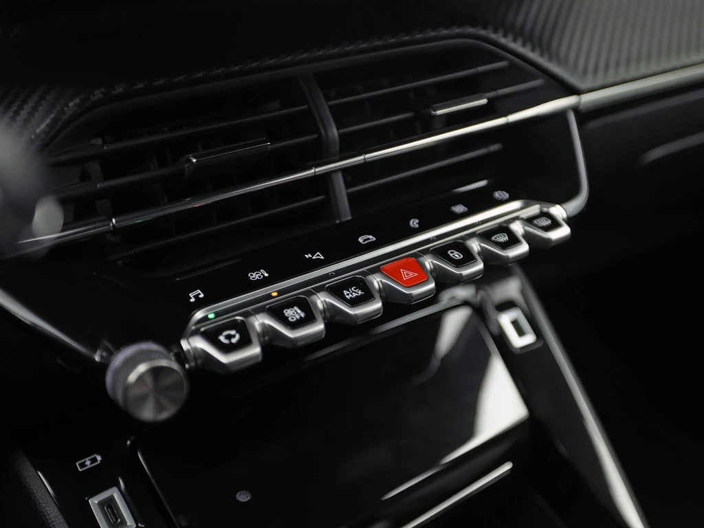 Peugeot 208 – foto 11