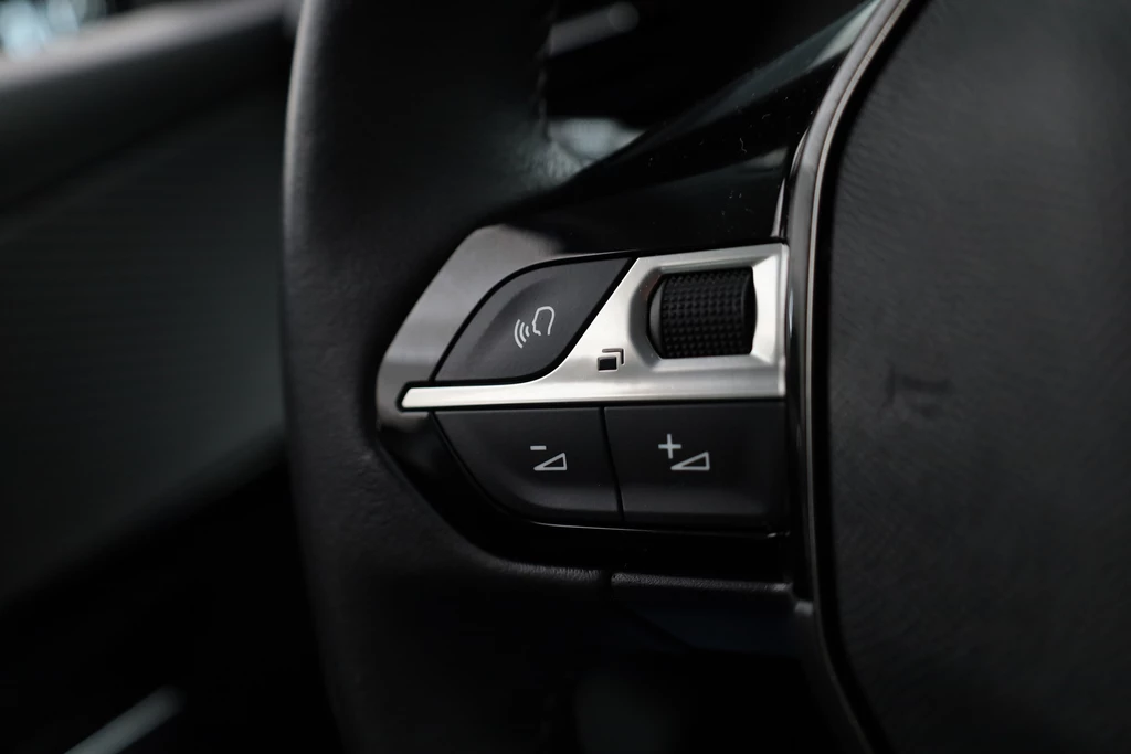 Peugeot 208 – foto 11