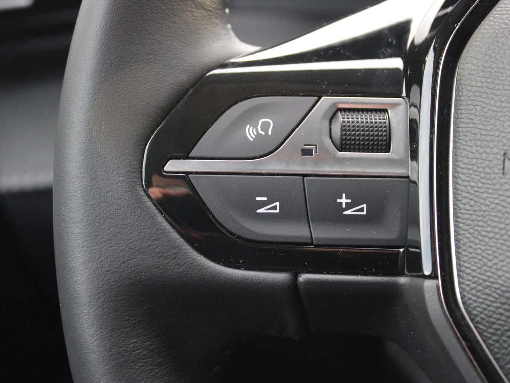 Peugeot e-208 – foto 11
