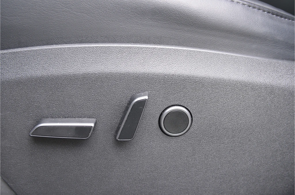 Tesla Model Y – foto 8