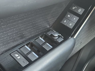 Land Rover Range Rover Velar – thumbnail 16