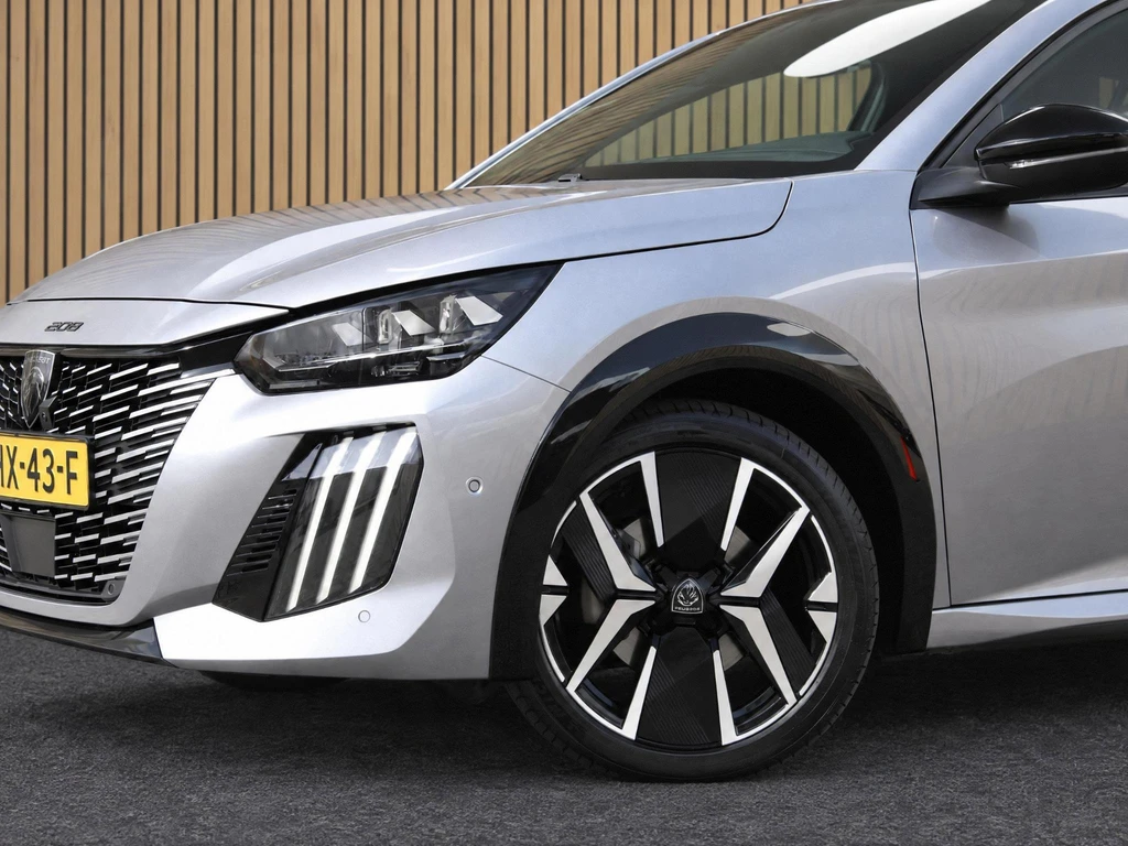 Peugeot 208 – foto 12
