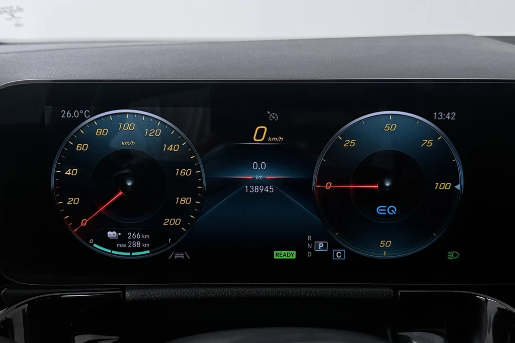 Mercedes-Benz EQA – foto 13