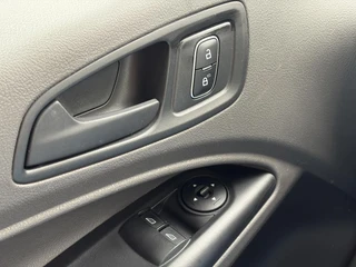 Ford Transit Connect – thumbnail 28