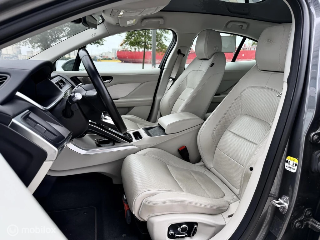 Jaguar I-PACE – foto 16