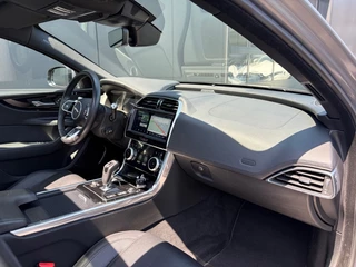 Jaguar XE – thumbnail 7