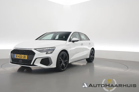 Audi A3 Sportback 40 TFSI e S-Line Ext. | Rijklaar! | SOH 100% | NAV + CarPlay | 19'' | Camera + PDC | Keyless | Cruise |