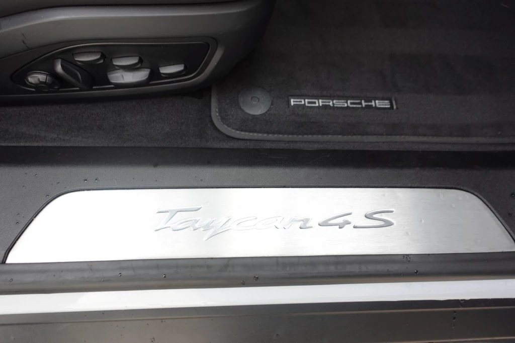 Porsche Taycan – foto 15