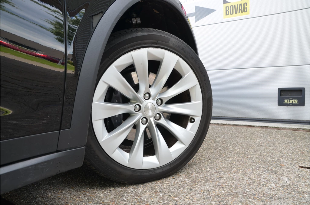 Tesla Model X – foto 11