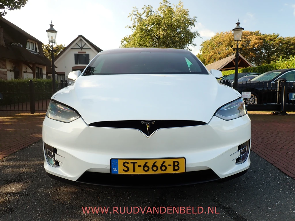 Tesla Model X – foto 8