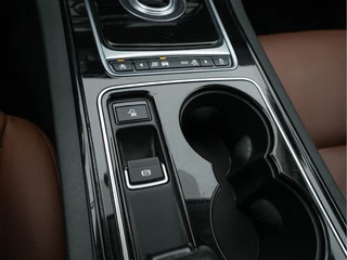 Jaguar XE – thumbnail 12