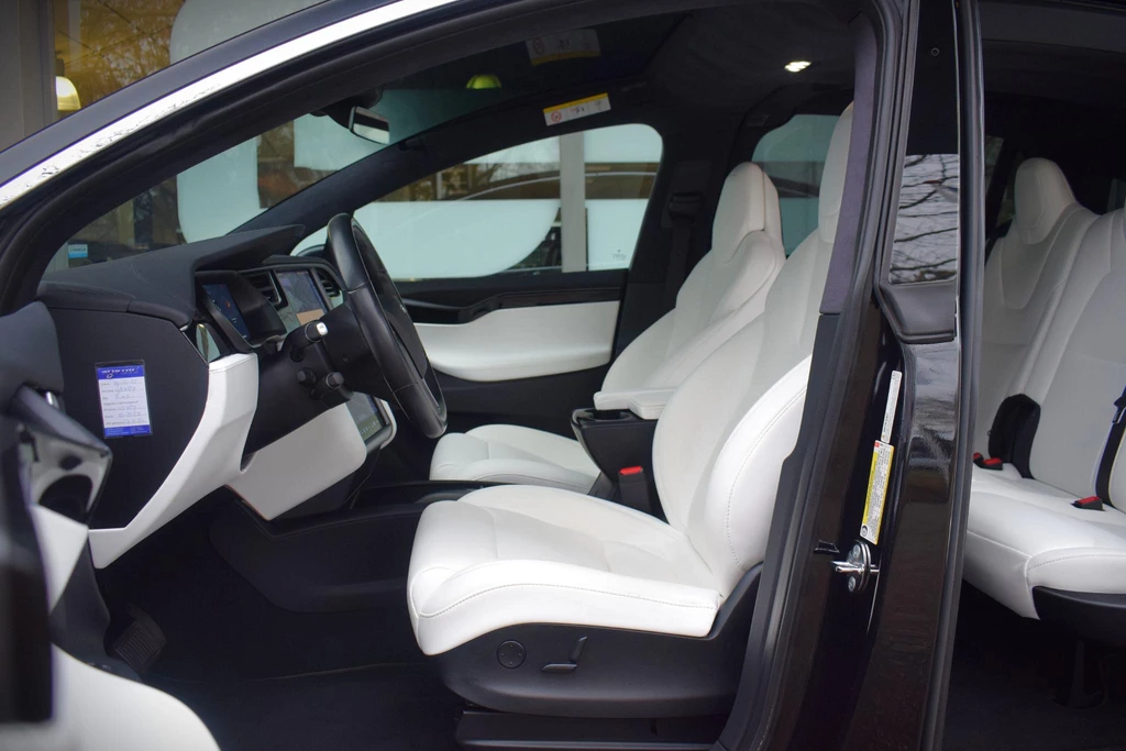 Tesla Model X – foto 12