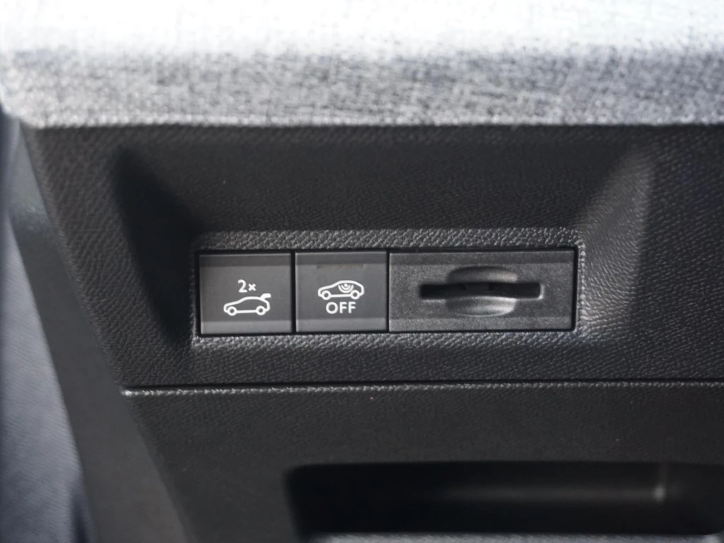 Peugeot e-5008 – foto 15