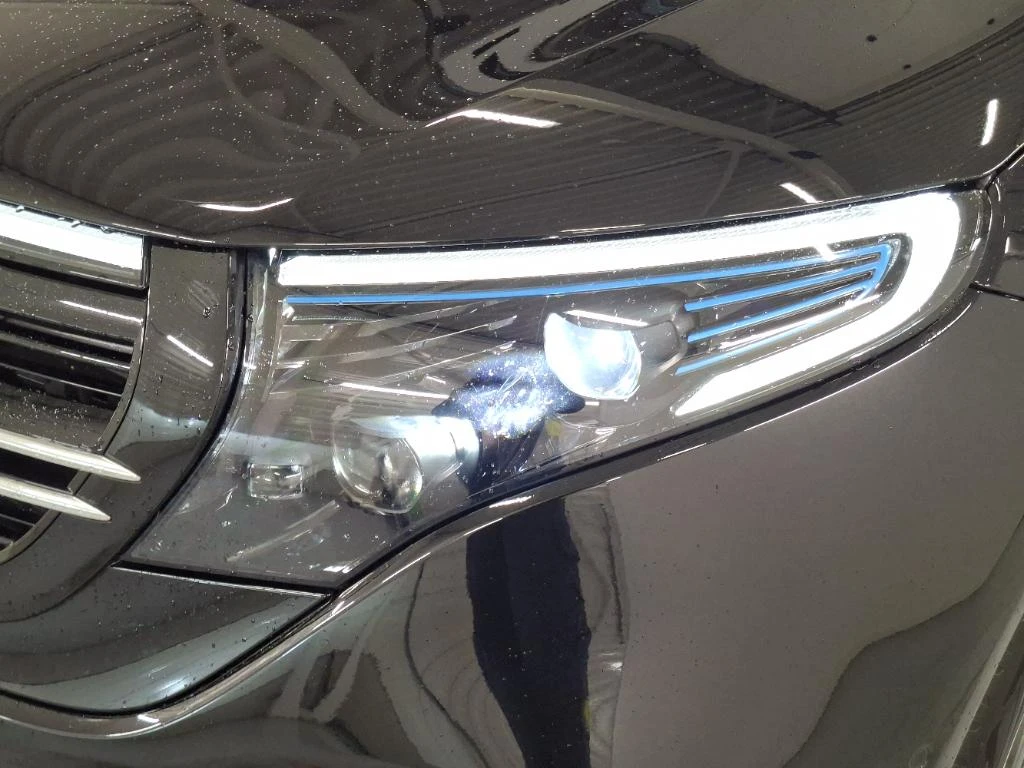 Mercedes-Benz EQC – foto 13