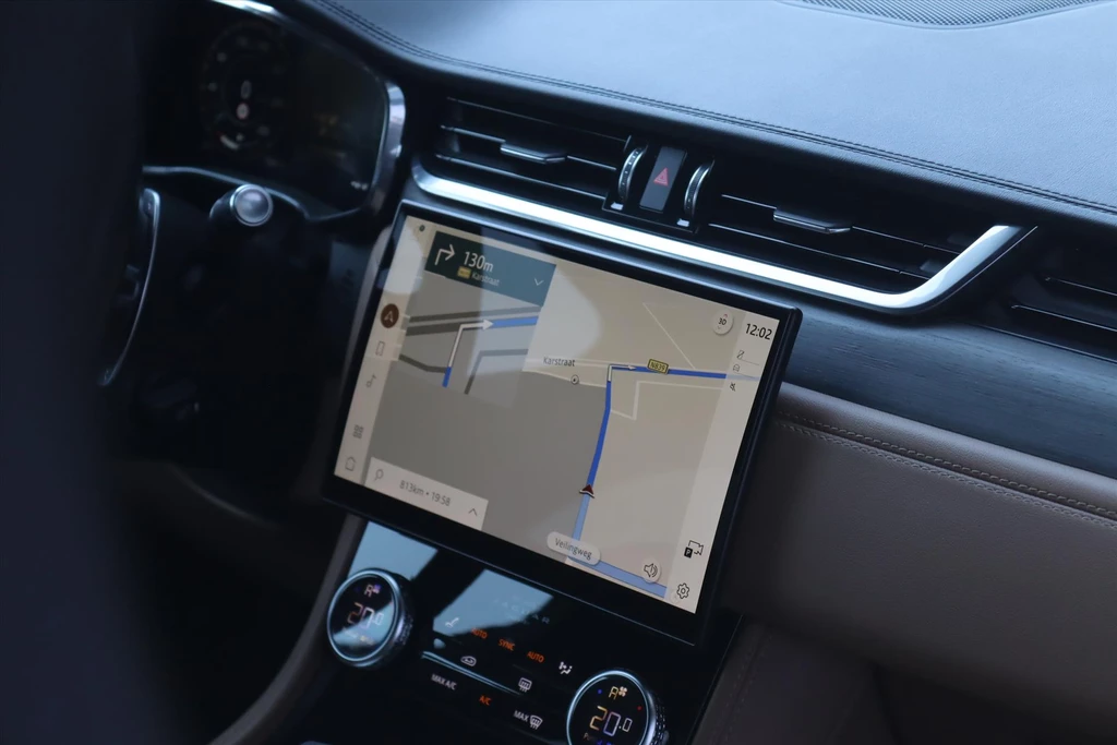 Jaguar F-PACE – foto 13