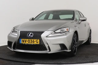 Lexus IS – thumbnail 3