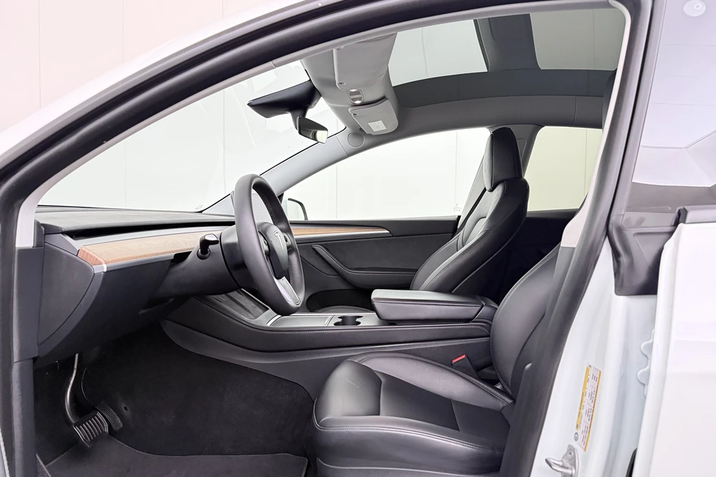Tesla Model Y – foto 11