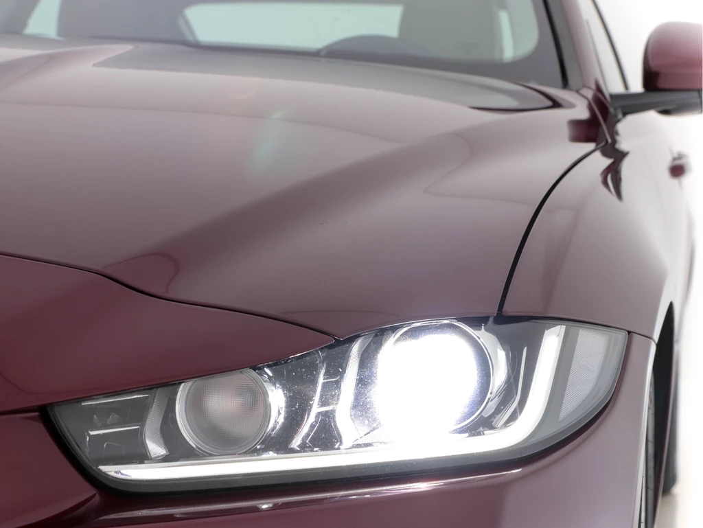 Jaguar XE – foto 26