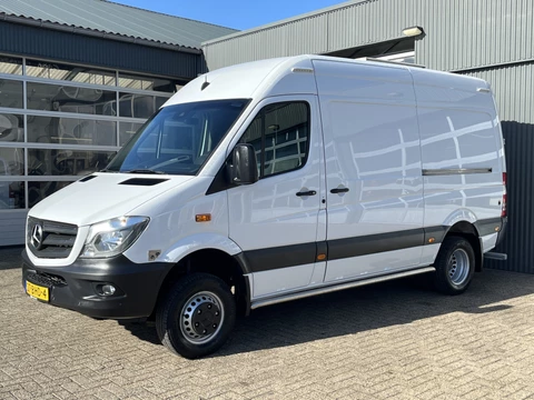 Mercedes-Benz Sprinter 519 CDI 366 V6 4x4 4WD Automaat Met Airco Cruise controle Omvormer Stand kachel Werkplaats inrichting Lichtmast Trekhaak 3000kg Stuurwielbediening Achterruitrijcamera Parkeerhulp voor en achter Ideaal voor 