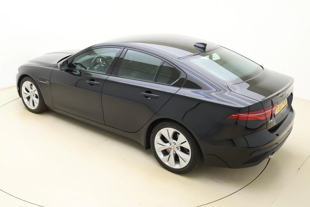 Jaguar XE – foto 3