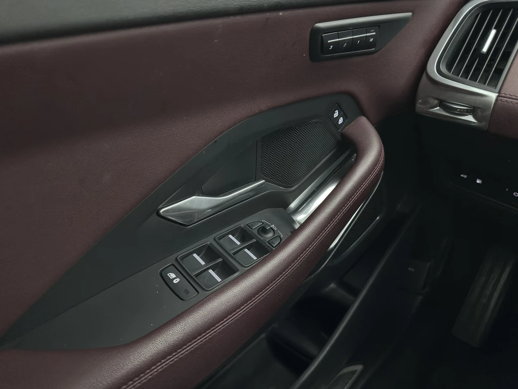 Jaguar E-PACE – foto 23