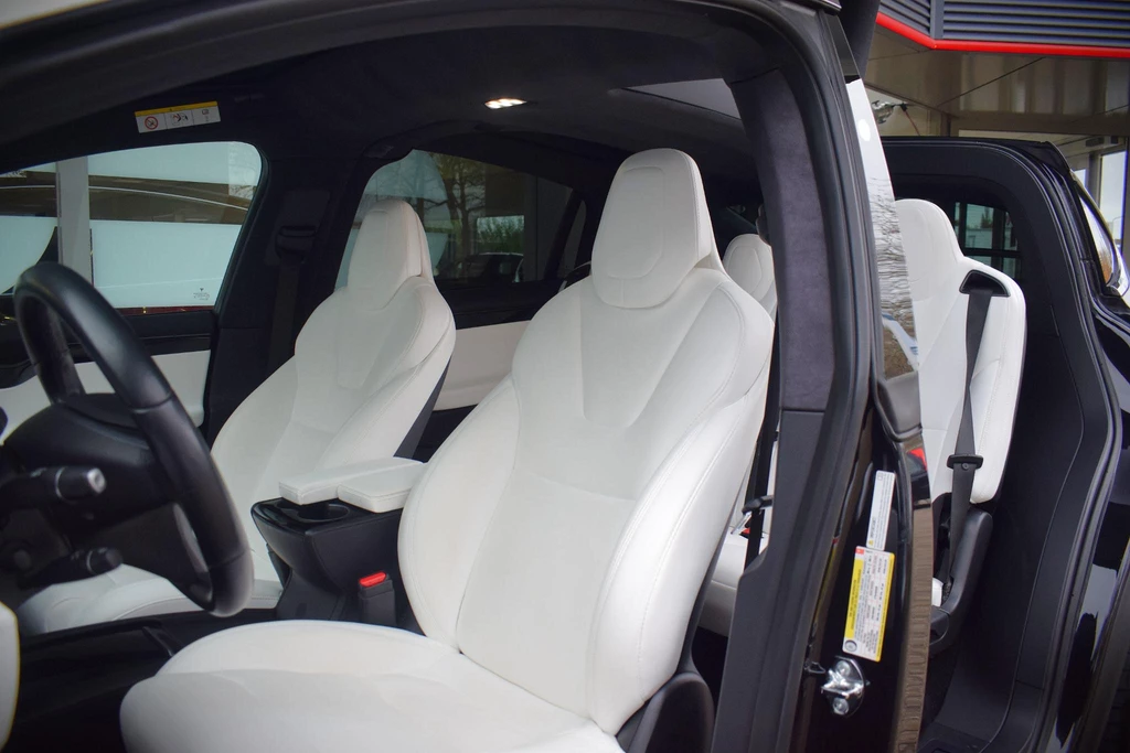 Tesla Model X – foto 11