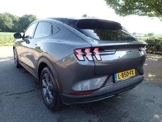Ford Mustang Mach-E – thumbnail 3