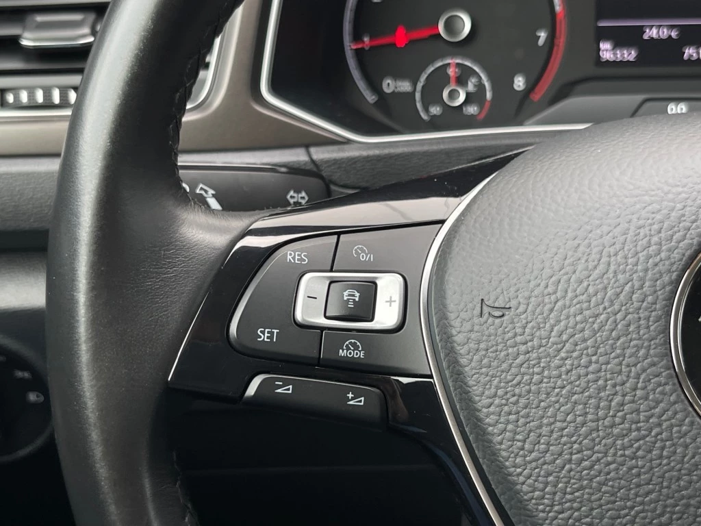 Volkswagen T-Roc – foto 11