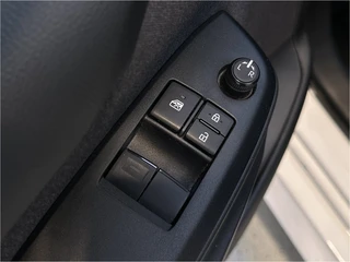 Toyota Yaris – thumbnail 26
