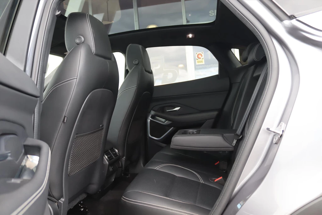 Jaguar E-PACE – foto 17