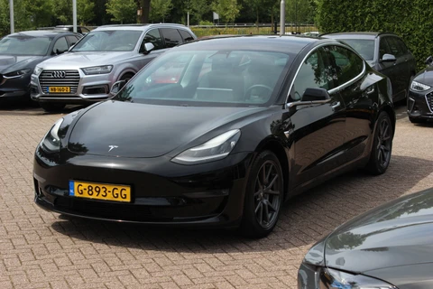 Tesla Model 3 Long Range AWD 75 kWh / SoH 86,8% / Trekhaak / Autopilot / Panoramadak / Camera / Premium Audio / 18'' / Leder / Stoel+Stuurverwarming / ACC