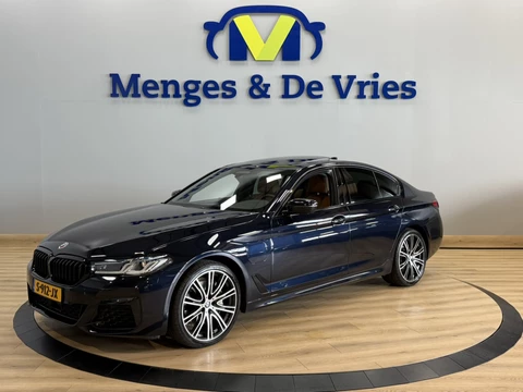 BMW 5 Serie 545e xDrive Business Edition Plus Airco ECC | Panorama | Adaptive Cruise | Camera | Memory | 20 Inch | Isofix | NAP