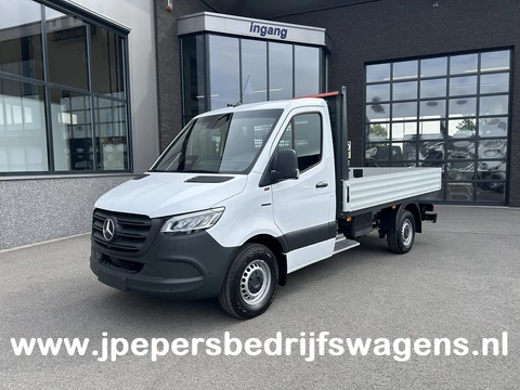 Mercedes-Benz eSprinter 320 L2 Select 81kWh / Snel laden 115kw / Open laadbak / Trekhaak / Distronic / MBUX / Smartphone-intergratie / Camera