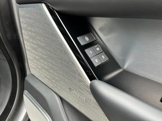 Land Rover Range Rover Velar – thumbnail 28