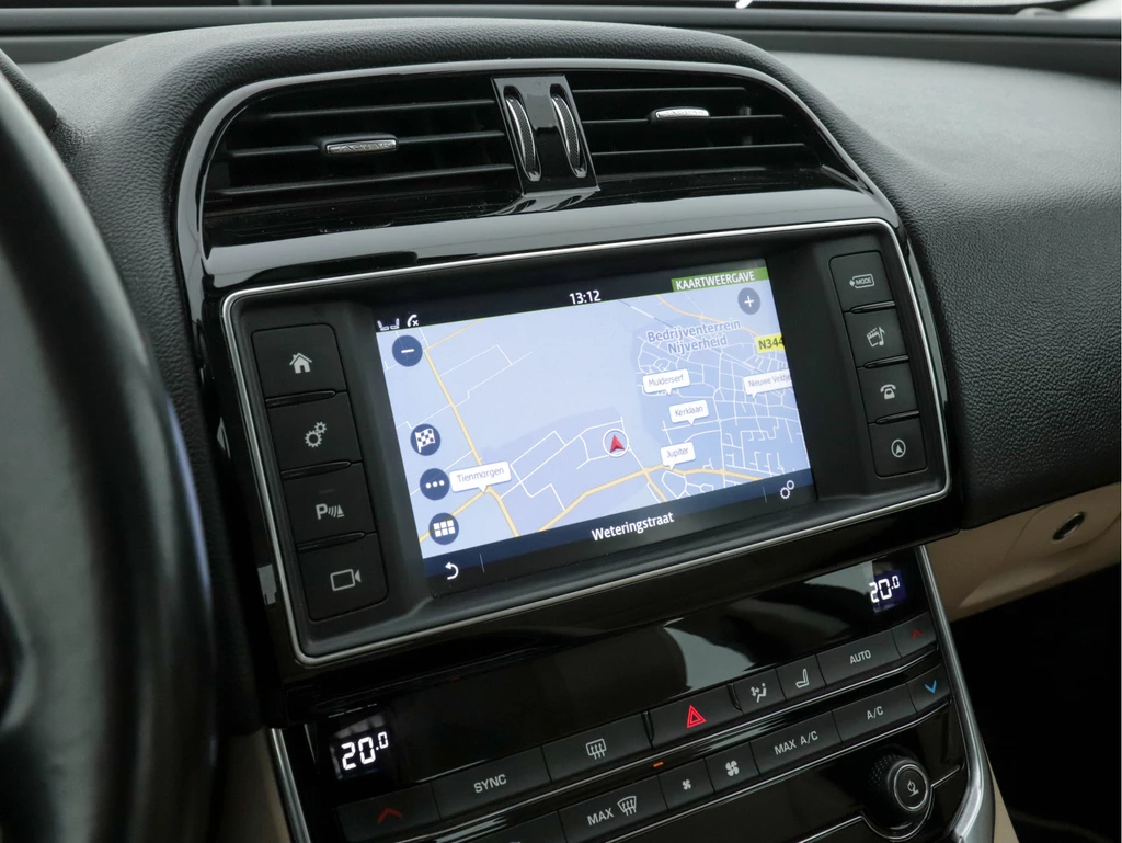 Jaguar XE – foto 14