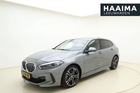 BMW 1-serie 118i Executive Automaat | M Pakket Interieur & Exterieur | Lederen bekleding | Keyless | Comfortstoelen | Camera | Navigatie | Stoelverwarming