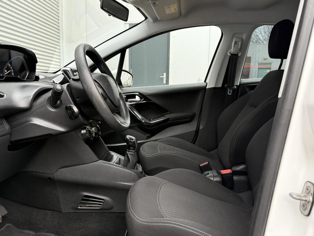 Peugeot 208 – foto 12