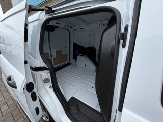 Ford Transit Courier – thumbnail 15