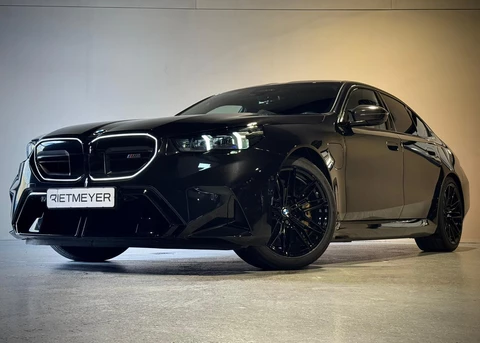 BMW 5-serie M5 |Keramisch |Carbon Pakket |Stoelventilatie |Iconic glow |Bowers & Wilkins |360°