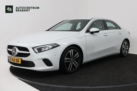 Mercedes-Benz A-klasse 180 Business Solution Luxury (SFEERVERLICHTING, STOELVERWARMING, 1e EIGENAAR, ACHTERUITRIJCAMERA)