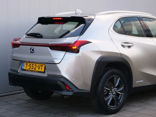 Lexus UX – thumbnail 5