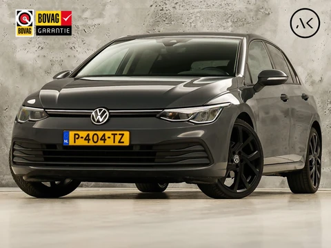 Volkswagen Golf 1.5 TSI Sport 150Pk Automaat (APPLE CARPLAY, GROOT NAVI, STUUR/STOELVERWARMING, SPORTSTOELEN, GETINT GLAS, SFEERVERLICHTING, KEYLESS, NIEUWSTAAT)