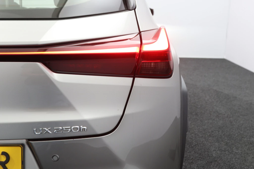 Lexus UX – foto 17