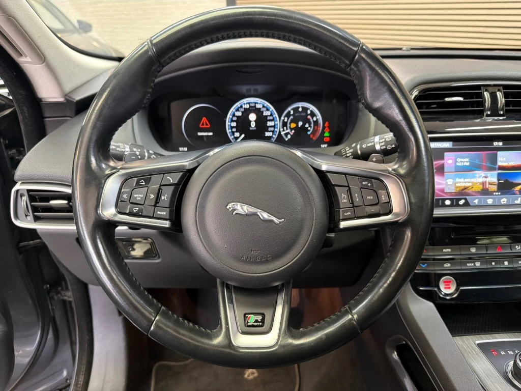 Jaguar F-PACE – foto 19