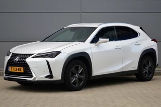 Lexus UX – thumbnail 1