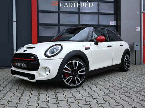 Mini Cooper S 2.0 John Cooper Works | Pano | Carplay | JCW Kit | PDC | Carplay | Stoelverwarming | Leder | Cruise | Schakelpaddles | Pepper White